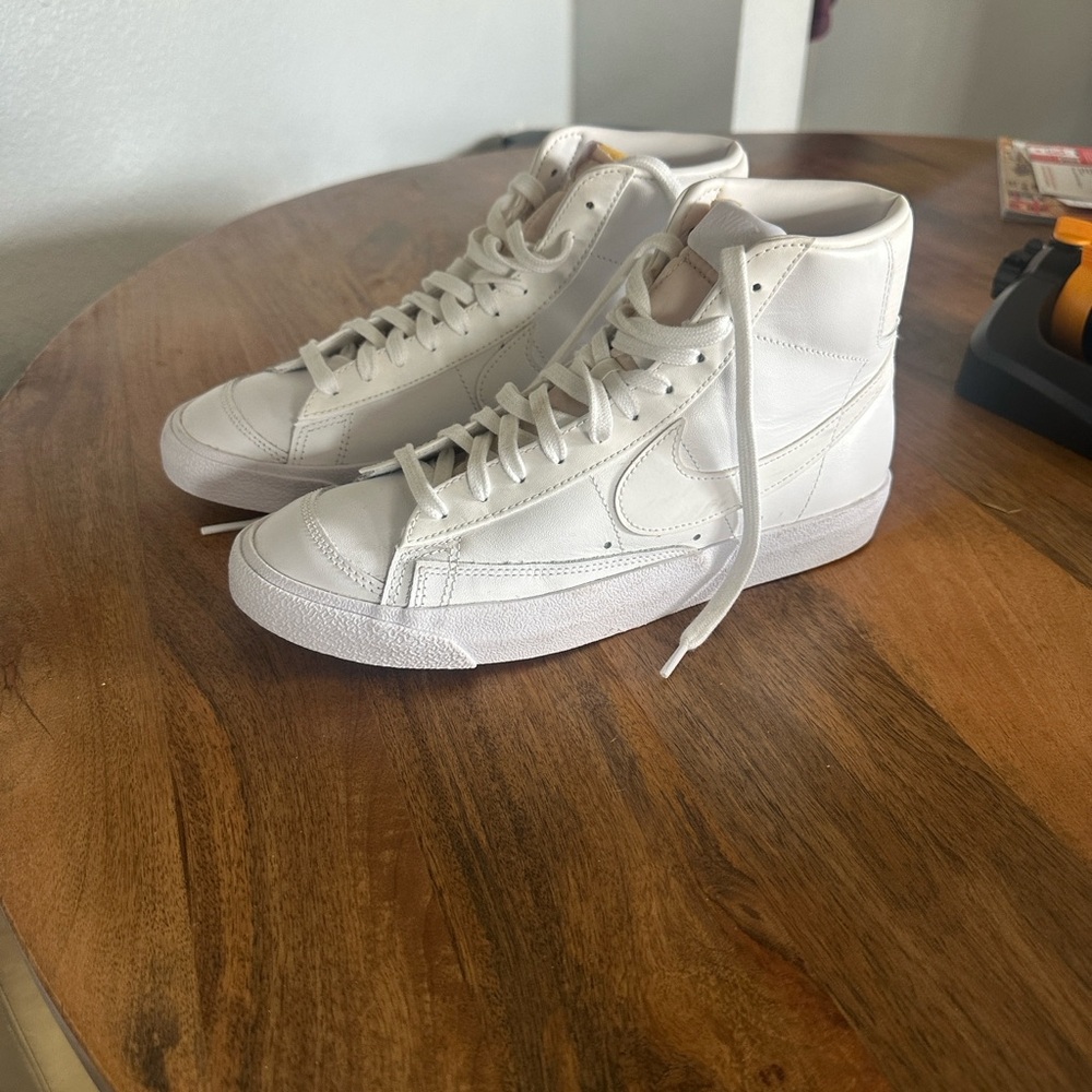Women’s Nike Blazer 77 vintage mid WHITE - size US 10 women’s